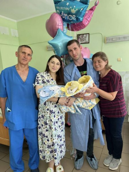 Велика радість: у Калуші в сім'ї медиків народилася двійня (ФОТО)