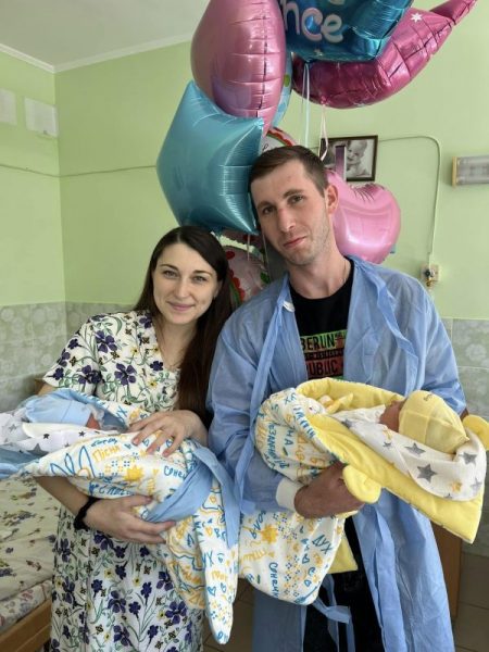 Велика радість: у Калуші в сім'ї медиків народилася двійня (ФОТО)