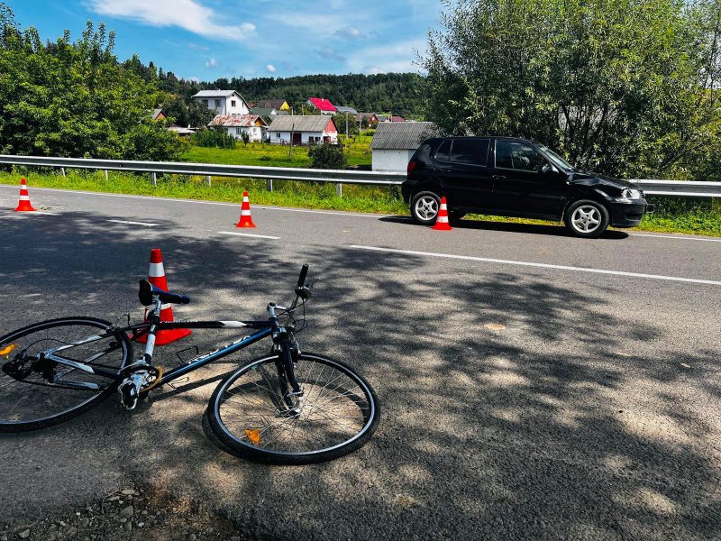 ДТП на Надвірнянщині: водійка «Фольксваген Поло» наїхала на велосипедиста (ФОТО)