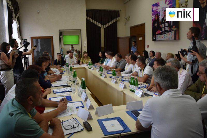 У Калуші радилися щодо покращення умов для переселенців, щоб вони не поверталися на окуповані території (ФОТО) 12 IMG 20230816 233225 496 scaled