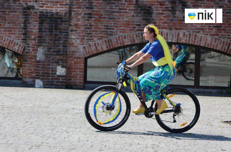 У синьо-жовтих тонах: у Франківську провели жіночий велопарад (ФОТО) 10 IMG 3010 resize scaled