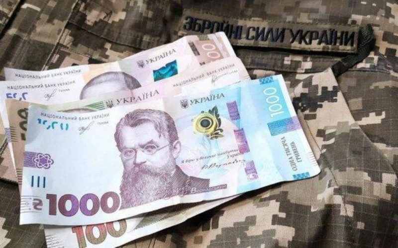 Одноразова виплата: хто з військовослужбовців може отримати 700 тисяч гривень