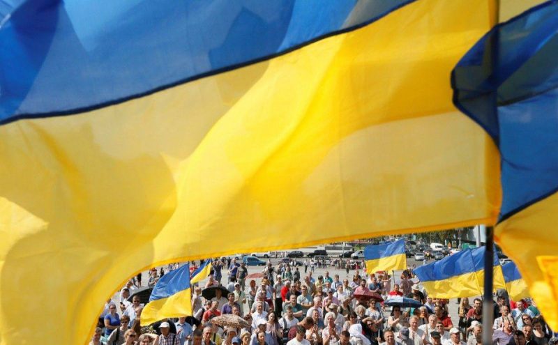 Які емоції переживають українці, думаючи про країну (ОПИТУВАННЯ)