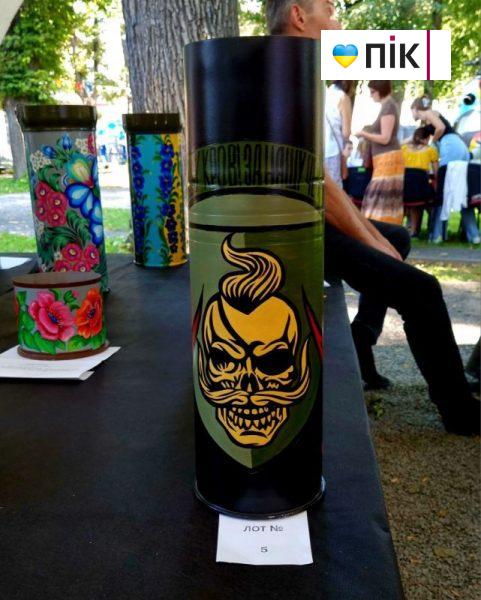 "Наш дім – Україна": у Франківську відкрилася виставка розмальованих військових трофеїв (ФОТО) 10 photo 2023 08 18 17 23 21 scaled