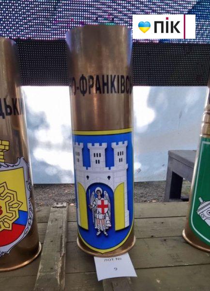 "Наш дім – Україна": у Франківську відкрилася виставка розмальованих військових трофеїв (ФОТО) 13 photo 2023 08 18 17 23 24 3 scaled