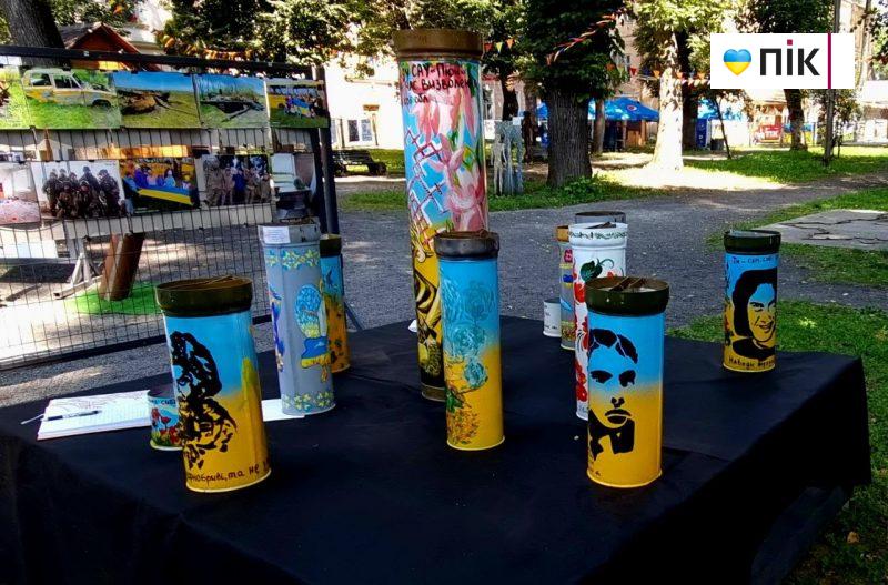 У Франківську відкрилася виставка розмальованих військових трофеїв