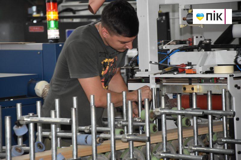 Нардепи прийшли до переселенців на Калущині: дізнавалися, як ті облаштувалися (ФОТО) 15 received 147417321737288 scaled