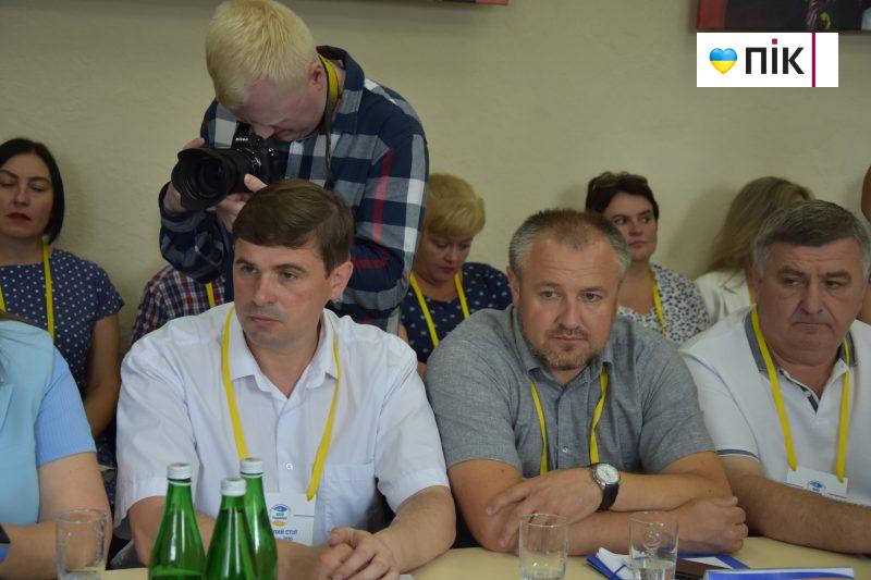 У Калуші радилися щодо покращення умов для переселенців, щоб вони не поверталися на окуповані території (ФОТО) 8 received 2139528973050315 scaled