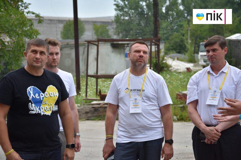 Нардепи прийшли до переселенців на Калущині: дізнавалися, як ті облаштувалися (ФОТО) 14 received 244787351264765 scaled