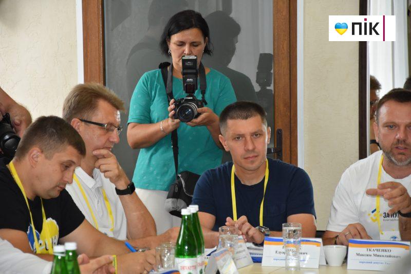 У Калуші радилися щодо покращення умов для переселенців, щоб вони не поверталися на окуповані території (ФОТО) 9 received 2587804361373448 scaled