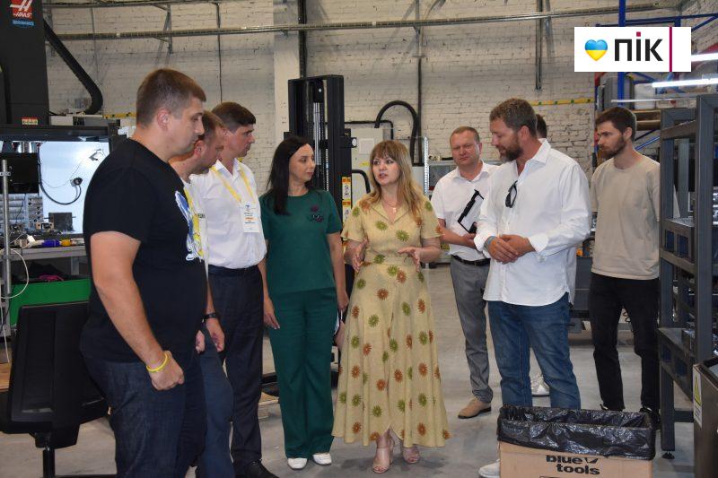 Нардепи прийшли до переселенців на Калущині: дізнавалися, як ті облаштувалися (ФОТО) 13 received 831454051700845 scaled