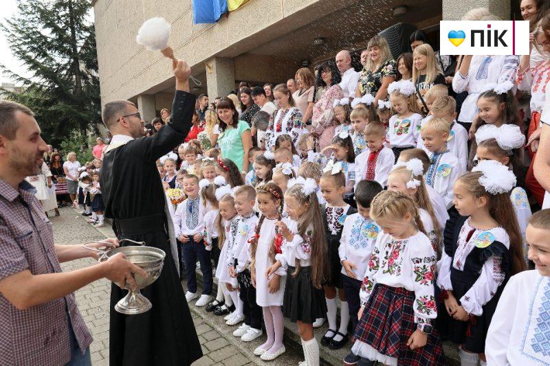 Люди Прикарпаття: як у Франківському ліцеї відзначили День знань (ВІДЕО) 8 006 scaled