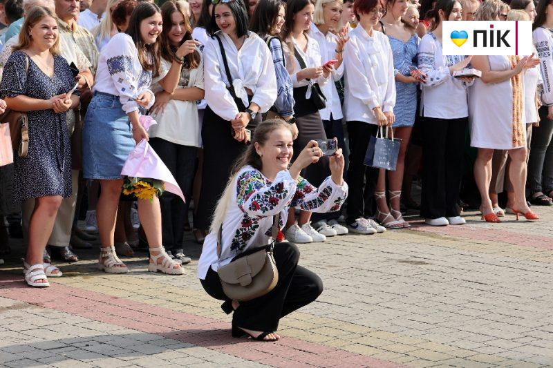 Люди Прикарпаття: як у Франківському ліцеї відзначили День знань (ВІДЕО) 24 018 scaled