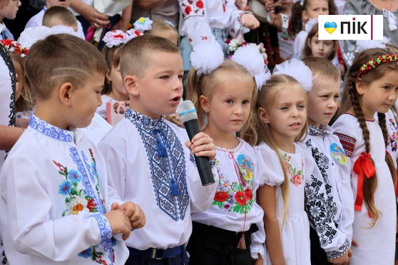 Люди Прикарпаття: як у Франківському ліцеї відзначили День знань (ВІДЕО) 23 019 scaled