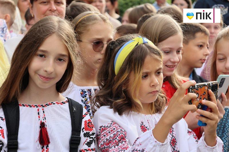 Люди Прикарпаття: як у Франківському ліцеї відзначили День знань (ВІДЕО) 21 022 scaled