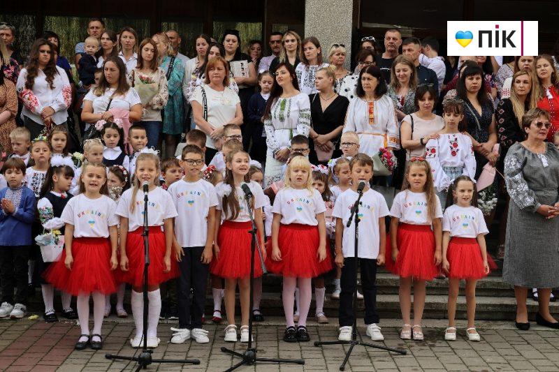 Люди Прикарпаття: як у Франківському ліцеї відзначили День знань (ВІДЕО) 19 024 scaled