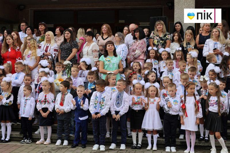 Люди Прикарпаття: як у Франківському ліцеї відзначили День знань (ВІДЕО) 18 025 scaled