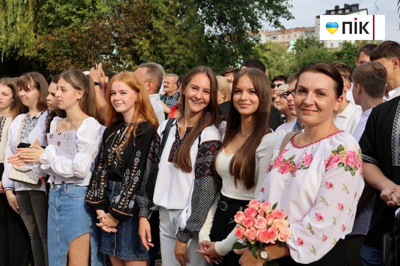 Люди Прикарпаття: як у Франківському ліцеї відзначили День знань (ВІДЕО) 17 026 scaled