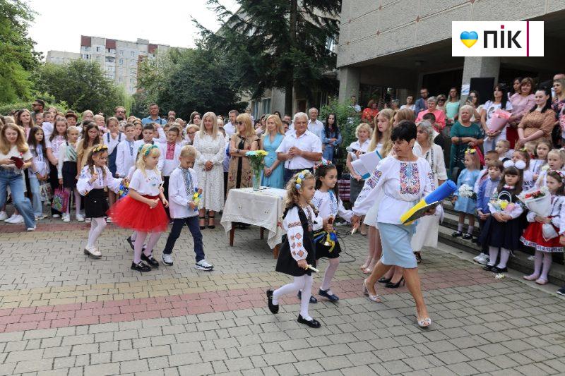 Люди Прикарпаття: як у Франківському ліцеї відзначили День знань (ВІДЕО) 16 027 scaled