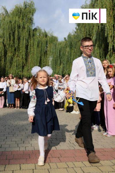 Люди Прикарпаття: як у Франківському ліцеї відзначили День знань (ВІДЕО) 30 032 scaled