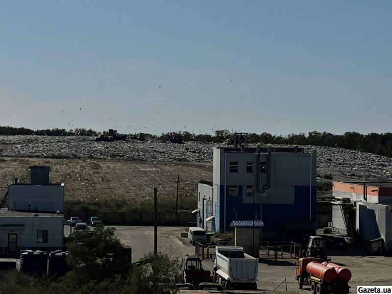 Мільйони тонн сміття: як виглядає найбільший сміттєвий полігон в Україні (ФОТО)