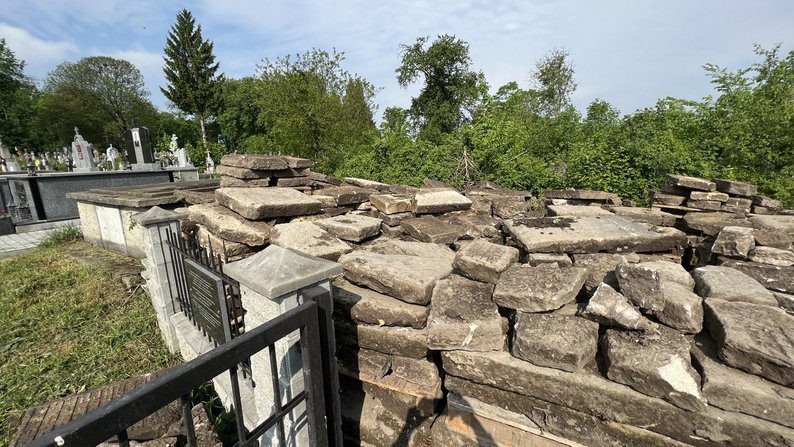 У Снятині єврейська громада хоче спорудити меморіал із 300 надгробків (ФОТО)