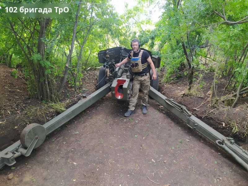 Фізрук з Верховинщини на позивний "Жук" захищає Україну на передовій (ФОТО)