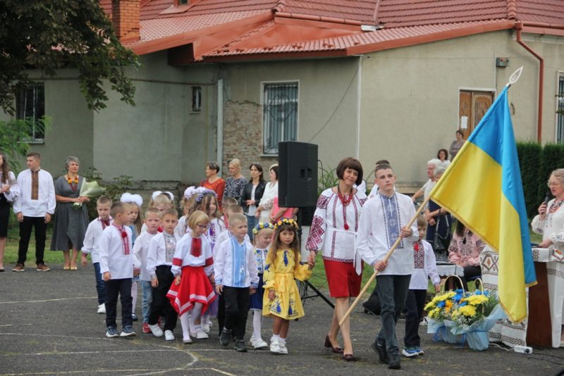 У Болехівській громаді вперше за шкільні парти сіли 190 школярів (ФОТО)
