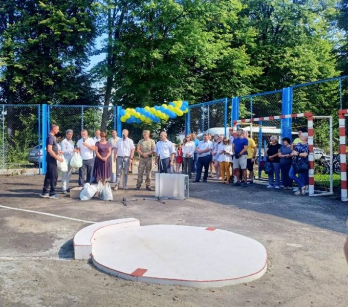 Мрія директора: у Рожнятові рекоструювали майданчик спортивної школи (ФОТО)