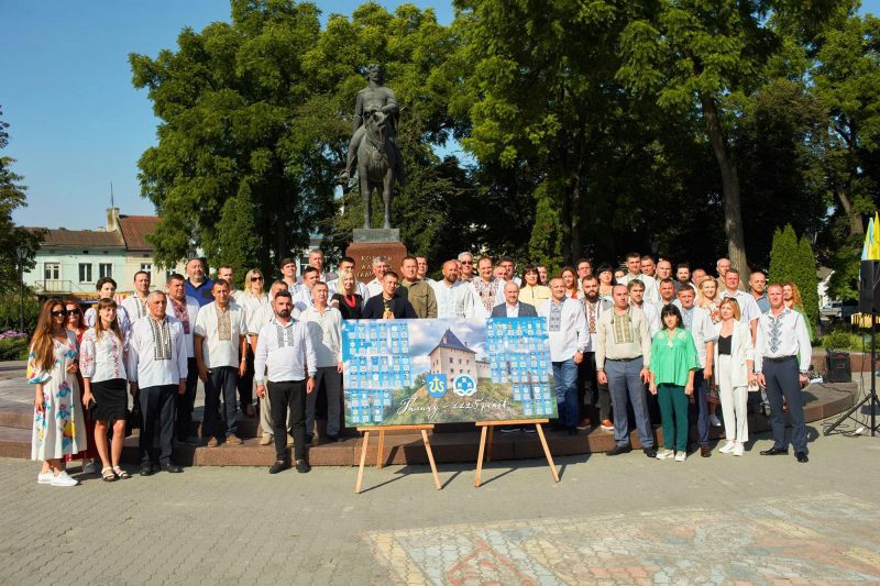 У Галичі до Дня міста відкрили пам'ятний знак усіх громад Прикарпаття (ФОТО)