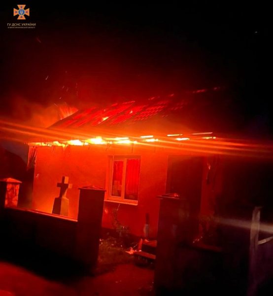 На Богородчанщині вранці загорівся продуктовий магазин (ФОТО)