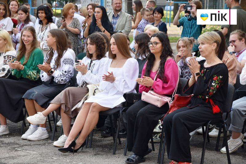 День знань: у Франківських школах пролунав перший дзвоник (ФОТОРЕПОРТАЖ) 6 DSC 0059 scaled