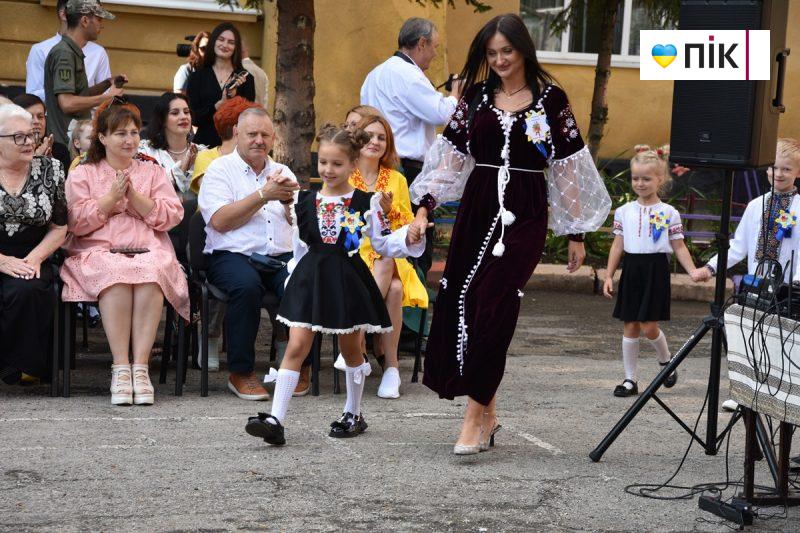 День знань: у Франківських школах пролунав перший дзвоник (ФОТОРЕПОРТАЖ) 9 DSC 0065 scaled