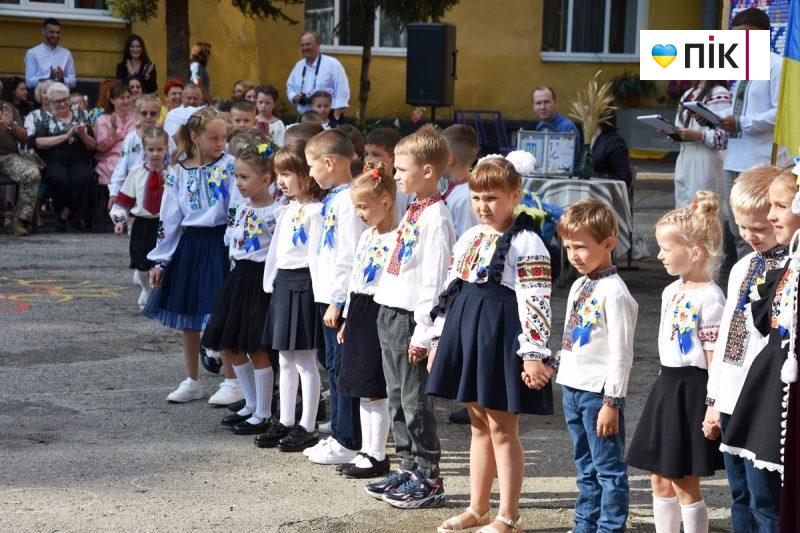 День знань: у Франківських школах пролунав перший дзвоник (ФОТОРЕПОРТАЖ) 10 DSC 0072 scaled