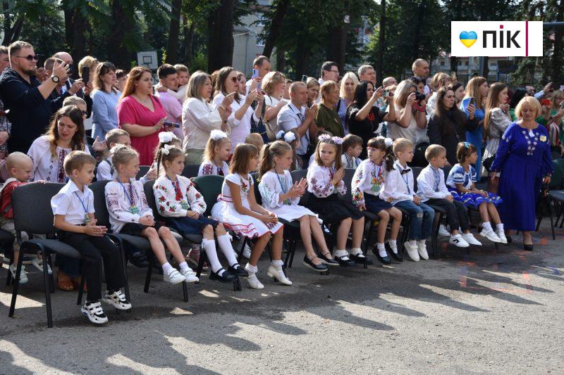 День знань: у Франківських школах пролунав перший дзвоник (ФОТОРЕПОРТАЖ) 13 DSC 0081 scaled