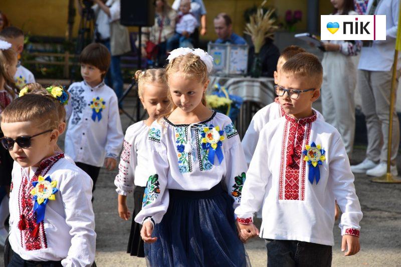 День знань: у Франківських школах пролунав перший дзвоник (ФОТОРЕПОРТАЖ) 16 DSC 0089 scaled