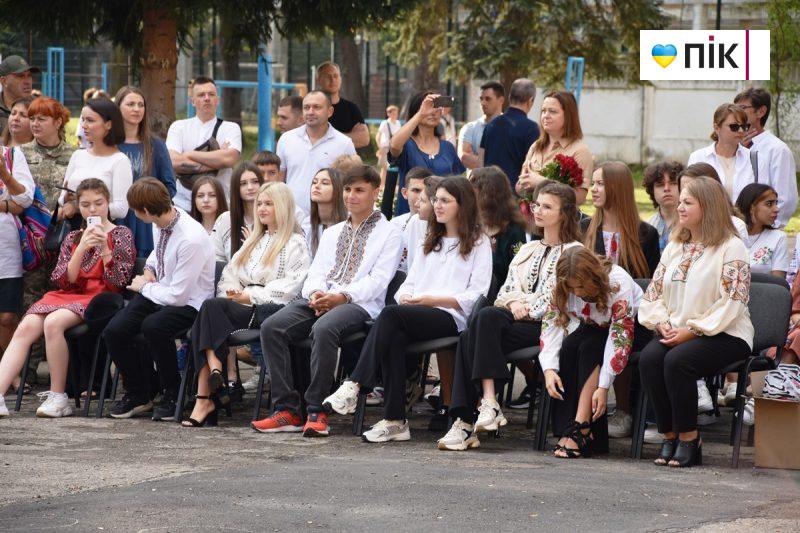 День знань: у Франківських школах пролунав перший дзвоник (ФОТОРЕПОРТАЖ) 18 DSC 0095 scaled