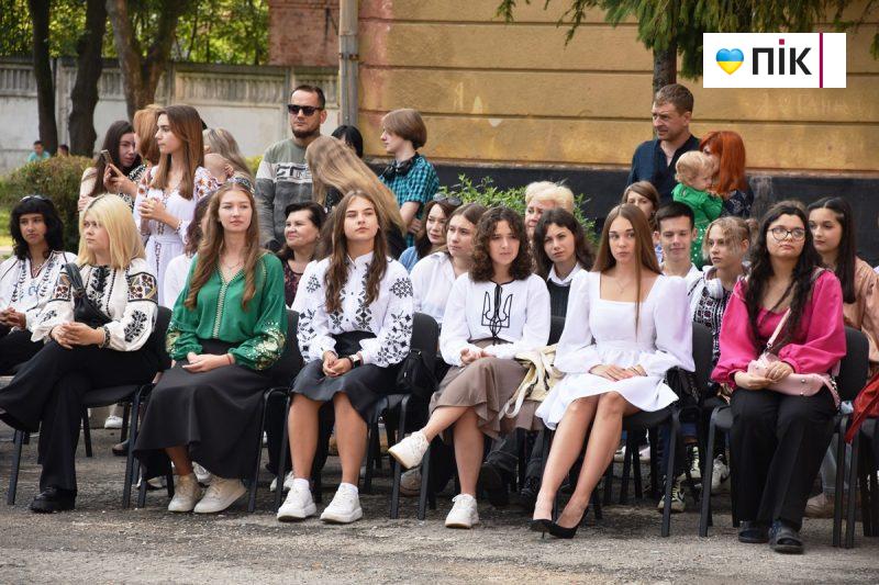 День знань: у Франківських школах пролунав перший дзвоник (ФОТОРЕПОРТАЖ) 19 DSC 0096 scaled