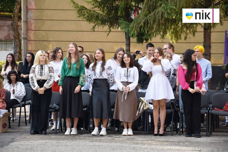 День знань: у Франківських школах пролунав перший дзвоник (ФОТОРЕПОРТАЖ) 21 DSC 0099 scaled