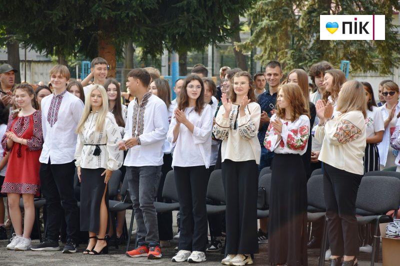День знань: у Франківських школах пролунав перший дзвоник (ФОТОРЕПОРТАЖ) 23 DSC 0103 scaled