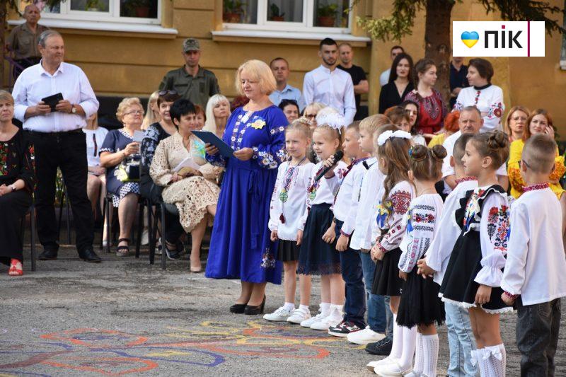 День знань: у Франківських школах пролунав перший дзвоник (ФОТОРЕПОРТАЖ) 26 DSC 0119 scaled