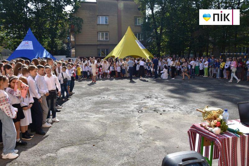 День знань: у Франківських школах пролунав перший дзвоник (ФОТОРЕПОРТАЖ) 28 DSC 0131 scaled