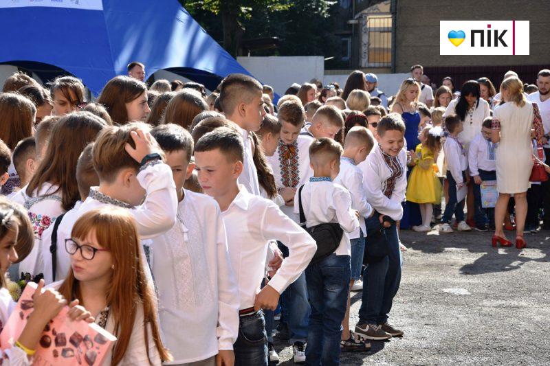День знань: у Франківських школах пролунав перший дзвоник (ФОТОРЕПОРТАЖ) 29 DSC 0132 scaled