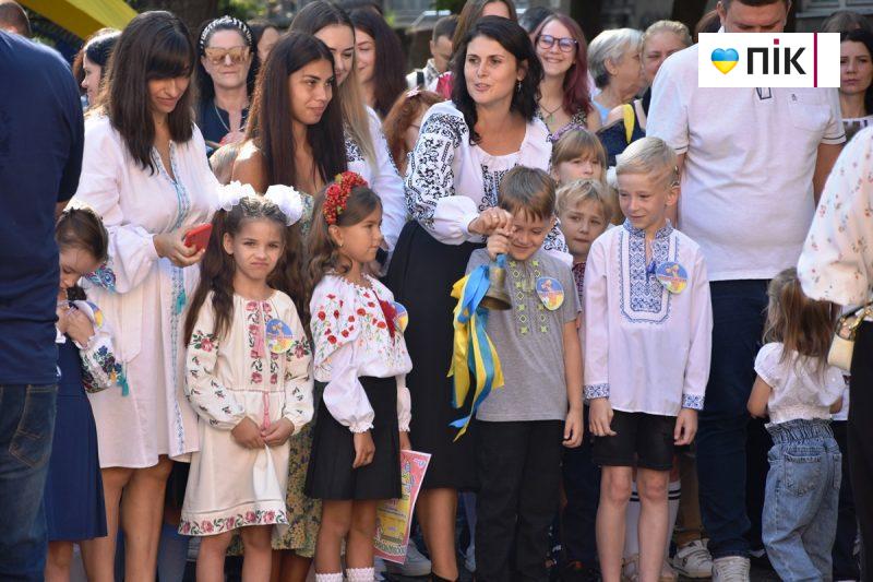 День знань: у Франківських школах пролунав перший дзвоник (ФОТОРЕПОРТАЖ) 30 DSC 0135 scaled
