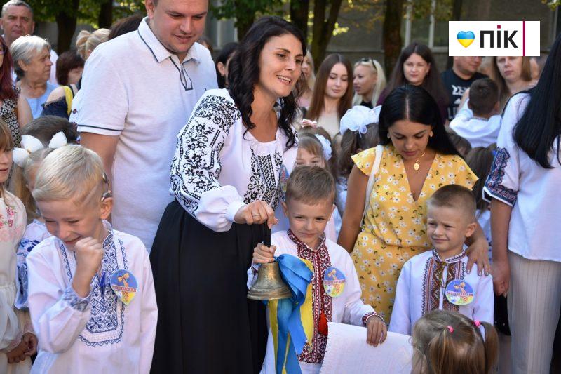 День знань: у Франківських школах пролунав перший дзвоник (ФОТОРЕПОРТАЖ) 31 DSC 0142 scaled