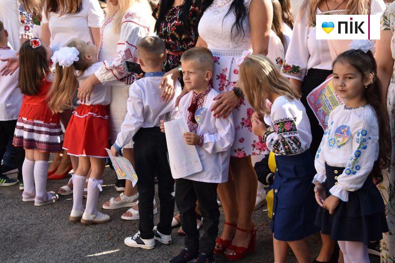 День знань: у Франківських школах пролунав перший дзвоник (ФОТОРЕПОРТАЖ) 33 DSC 0145 scaled