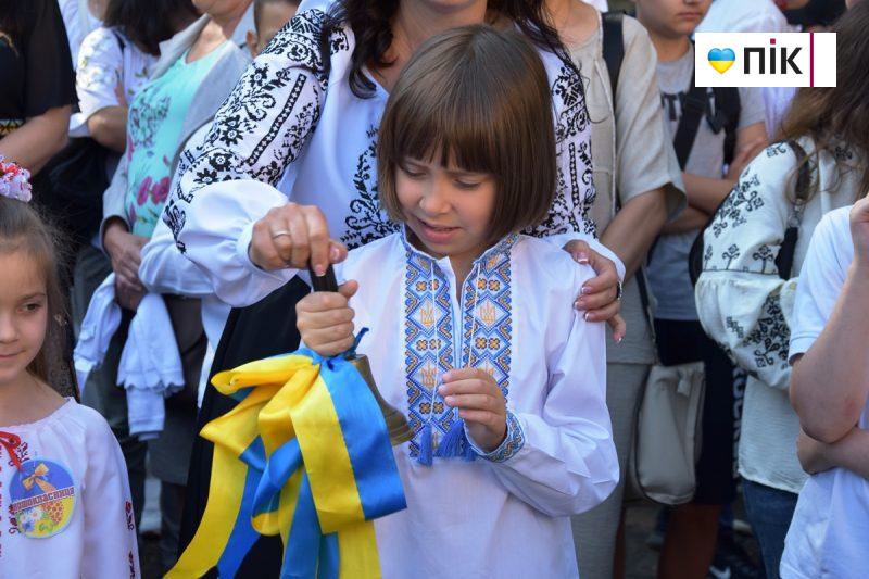 День знань: у Франківських школах пролунав перший дзвоник (ФОТОРЕПОРТАЖ) 34 DSC 0147 scaled