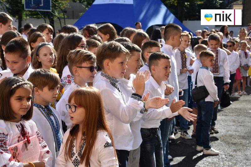 День знань: у Франківських школах пролунав перший дзвоник (ФОТОРЕПОРТАЖ) 36 DSC 0152 scaled