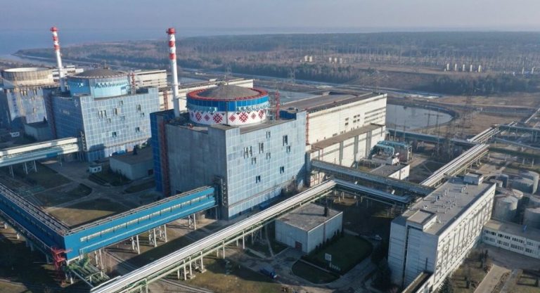 Внаслідок ворожого обстрілу є пошкодження в будівлях поблизу Хмельницької АЕС 7 00 275