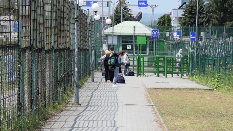 На кордоні з Польщею скоротили кількість піших пунктів пропуску
